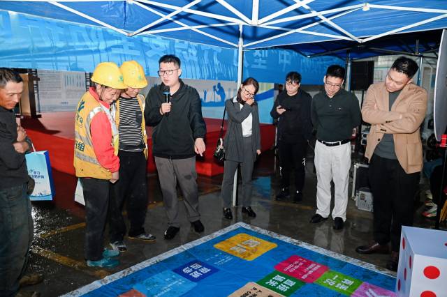 游戏吸引了大量工友参与。 游戏吸引了大量工友参与。